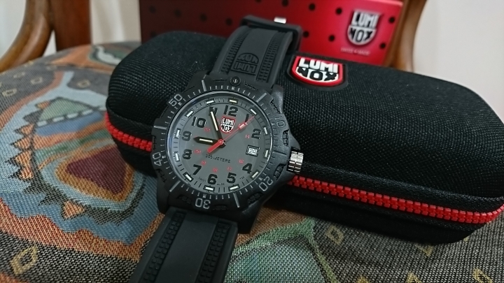分享： LUMINOX 雷明時 BLACK OPS CARBON 8882 特警系列