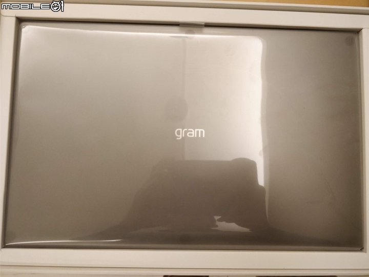 開箱 LG Gram 15Z980 i7-8550u 16g ram 1TB SSD