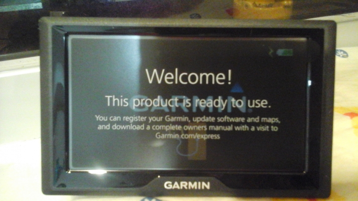 請問第一次使用garmin drive 51該如何充電