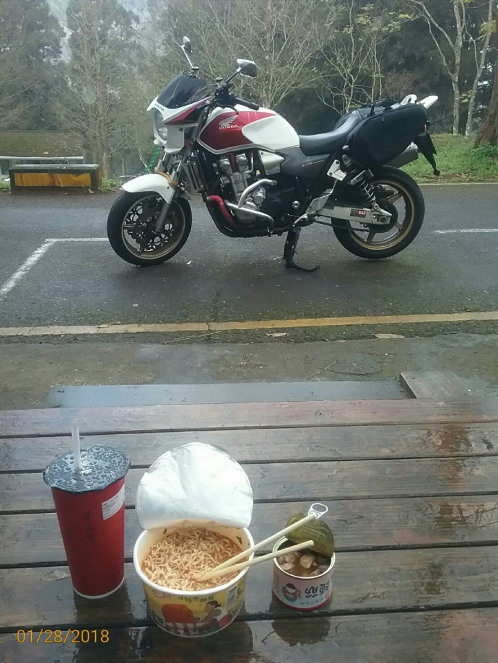 人生首露-重機露營 CB1300SF  溪頭