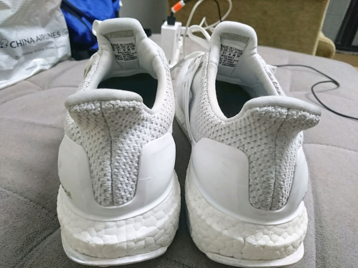 求大神分辨fake or real UB2.0 TRIPLE WHITE
