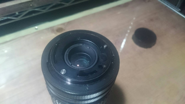 請問各位先進~這品牌的鏡頭卡口是哪一種?