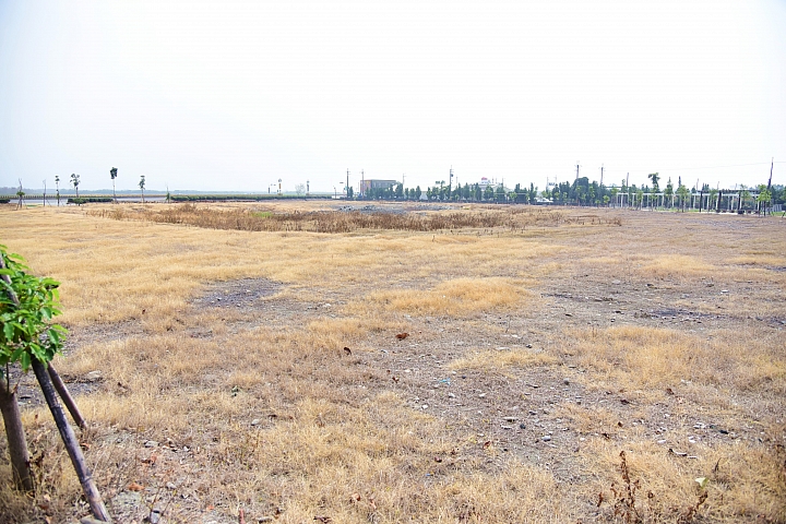 佳冬戰備跑道旁佳冬運動公園：非常適合親子旅遊中途暫停休息、運動與遊玩。