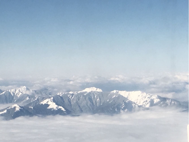 坐飛機國內線也能看到漂亮雪景
