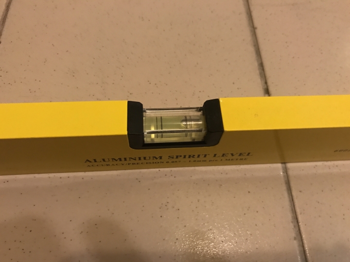 樓梯平台傾斜是正常的嗎？？
