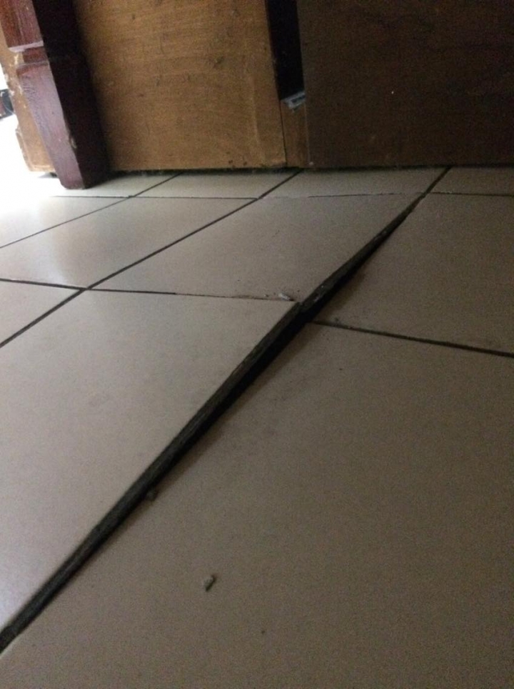 翹起地磚附近沒有突出但踩起來有空心聲音的地磚需不需要處理?