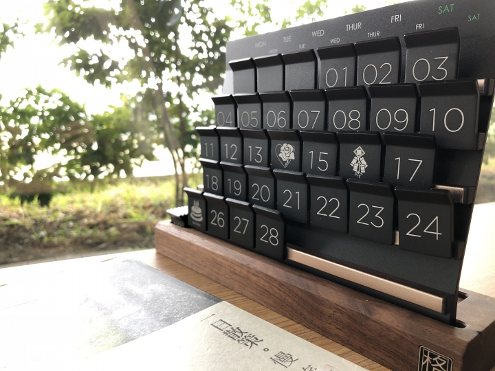 GOLD WOOD Design – Desktop Calendar 開箱