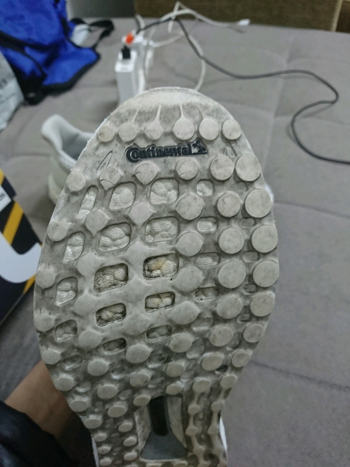 求大神分辨fake or real UB2.0 TRIPLE WHITE