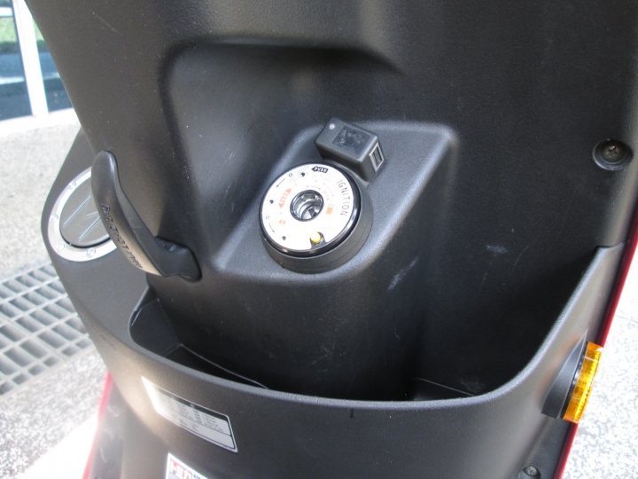 光陽 Kymco Many 110 2016仕樣 麗澤紅 騎乘心得、優缺點分享 (再次更新)