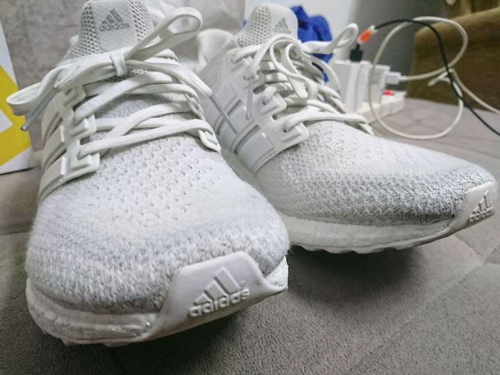 求大神分辨fake or real UB2.0 TRIPLE WHITE