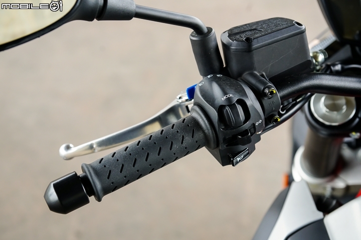 義血敏捷V缸街跑 aprilia SHIVER 900 試駕