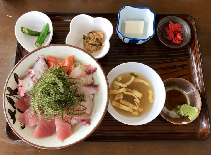 【Okinawa.走跳】古宇利島大啖海鮮丼、心型岩與百年古家大家美味Agu豬