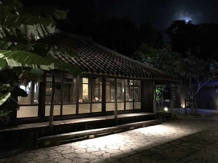 【Okinawa.走跳】古宇利島大啖海鮮丼、心型岩與百年古家大家美味Agu豬
