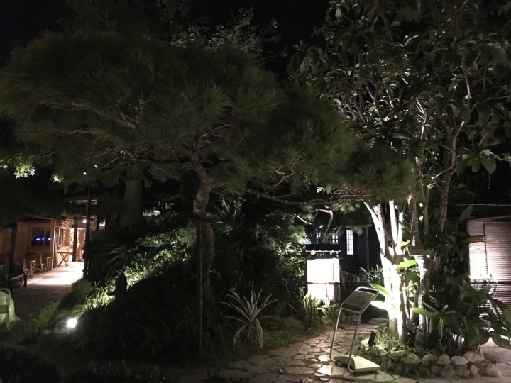 【Okinawa.走跳】古宇利島大啖海鮮丼、心型岩與百年古家大家美味Agu豬