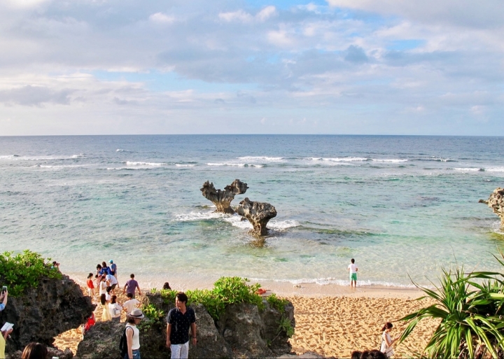 【Okinawa.走跳】古宇利島大啖海鮮丼、心型岩與百年古家大家美味Agu豬