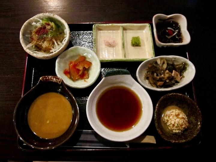 【Okinawa.走跳】古宇利島大啖海鮮丼、心型岩與百年古家大家美味Agu豬