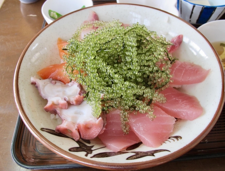 【Okinawa.走跳】古宇利島大啖海鮮丼、心型岩與百年古家大家美味Agu豬