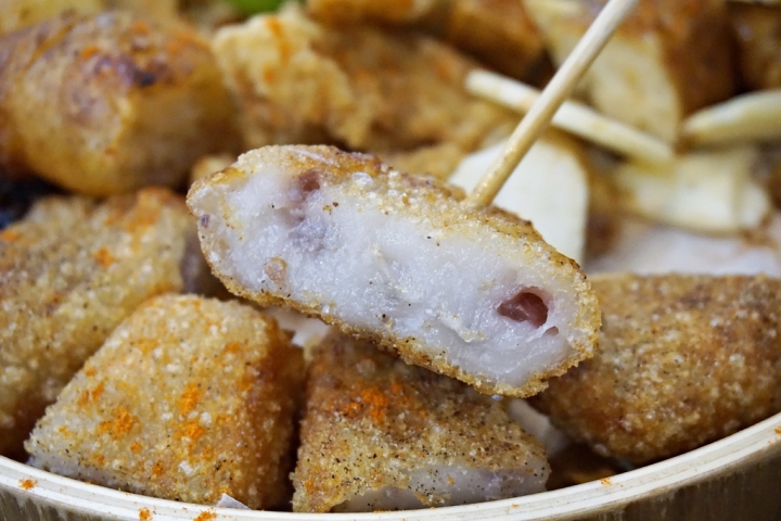 【一角兩角鹹酥雞】設內用區搭創意擺盤