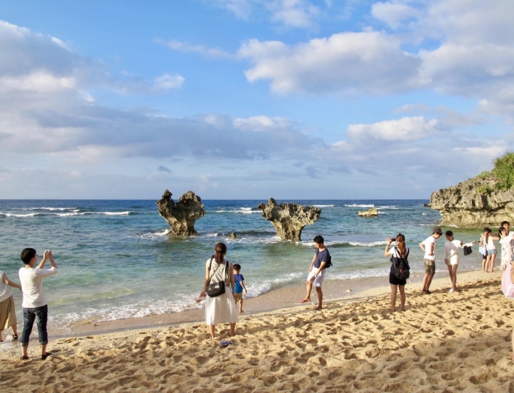 【Okinawa.走跳】古宇利島大啖海鮮丼、心型岩與百年古家大家美味Agu豬