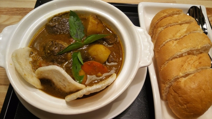 [食評]誠記永吉店新菜登場--越南咖哩雞腿法國麵包