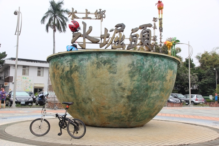 騎 向 不 在 「 水 上 」的 水 上 鄉