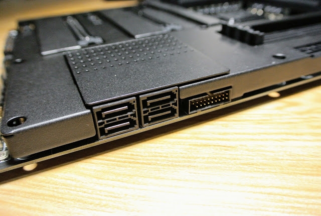 NZXT N7 Z370 潮主板 輕開箱 輕測試!