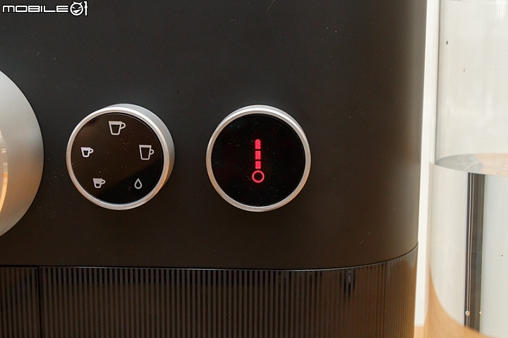 【開箱】沖煮咖啡更細膩 Nespresso Expert咖啡機