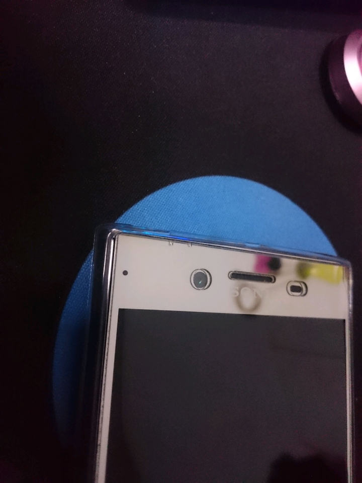 XZ Premium手工上膠玻璃保護貼問題