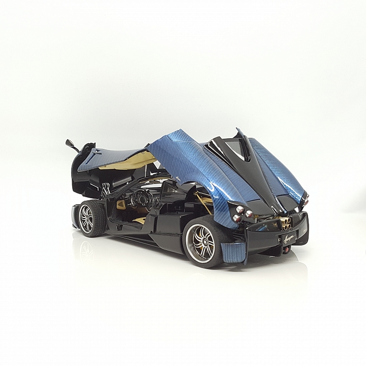 [Aoshima 1:24] 青島 風神 Pagani Huayra  對稱斜紋碳纖維 X 金屬藍（固定全開）