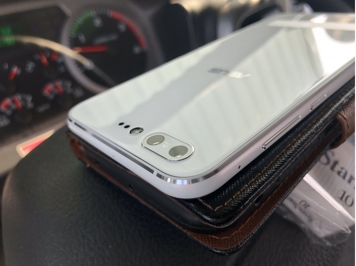 zf4pro送修後背蓋無法密合