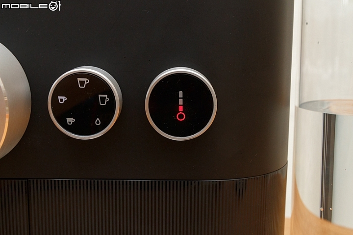 【開箱】沖煮咖啡更細膩 Nespresso Expert咖啡機