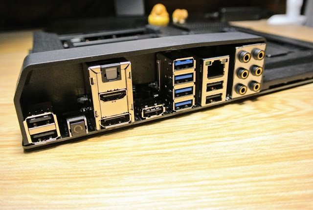 NZXT N7 Z370 潮主板 輕開箱 輕測試!