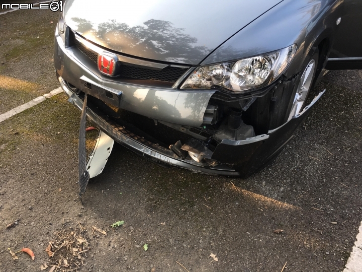 Civic 8 恍神自撞，請版友隔空抓藥讓我有心理個底...$$