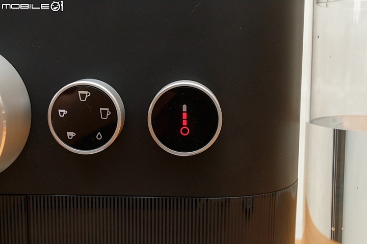【開箱】沖煮咖啡更細膩 Nespresso Expert咖啡機