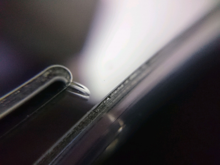 XZ Premium手工上膠玻璃保護貼問題