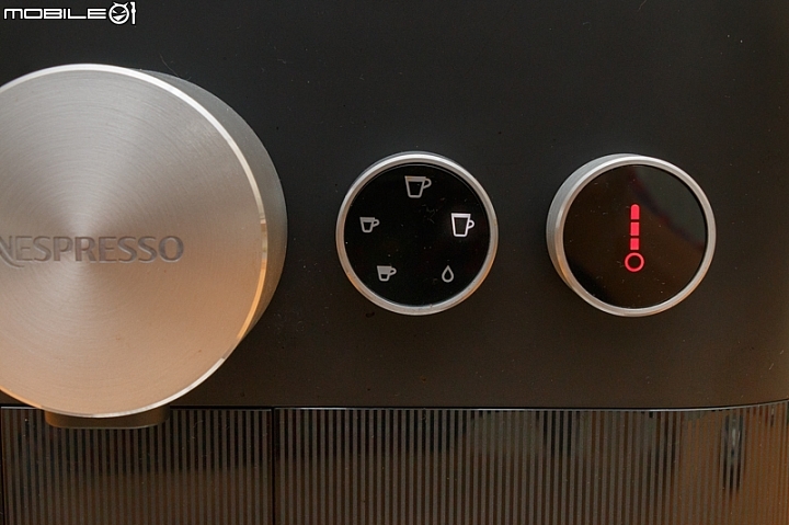 【開箱】沖煮咖啡更細膩 Nespresso Expert咖啡機