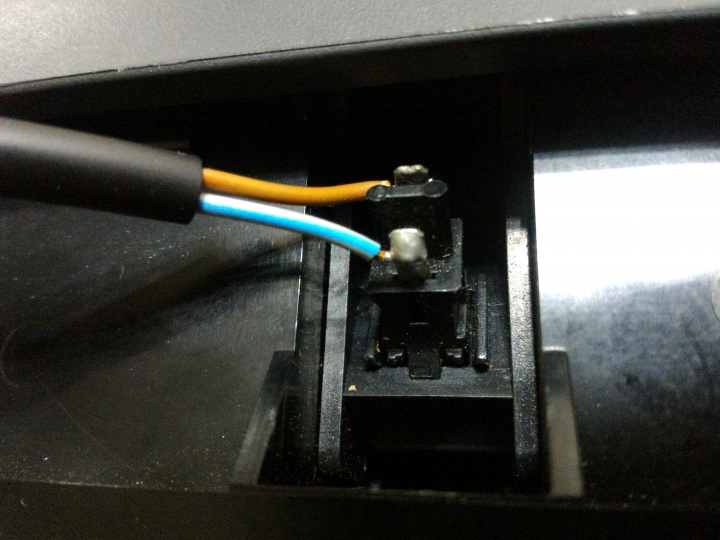 請問如何拆W210冷氣出風口的燈泡
