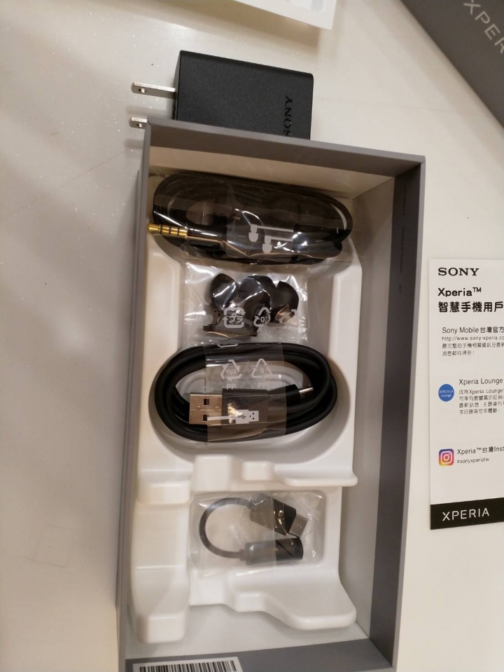 XZ2到手嚕!!!不專業開箱