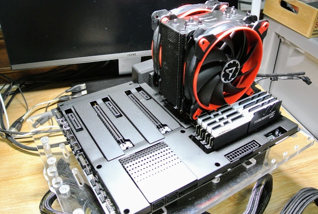 NZXT N7 Z370 潮主板 輕開箱 輕測試!