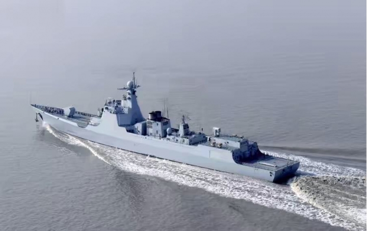 2020年這一關鍵節點，中國海軍就至少會擁有30艘054A、20艘052C/D、6艘055大驅、2艘常規動力航母。