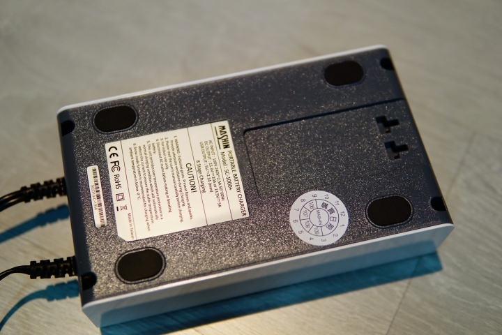 電瓶的守護神-麻新電子MASHIN SC-1000+ 智慧型(鉛酸/鋰鐵)雙模充電器開箱(圖多)
