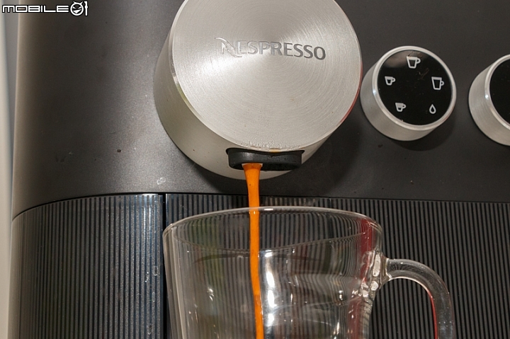 【開箱】沖煮咖啡更細膩 Nespresso Expert咖啡機