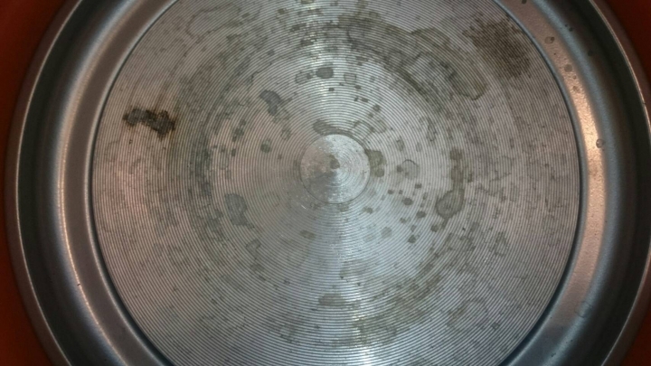 為何電火鍋的底座會裂開