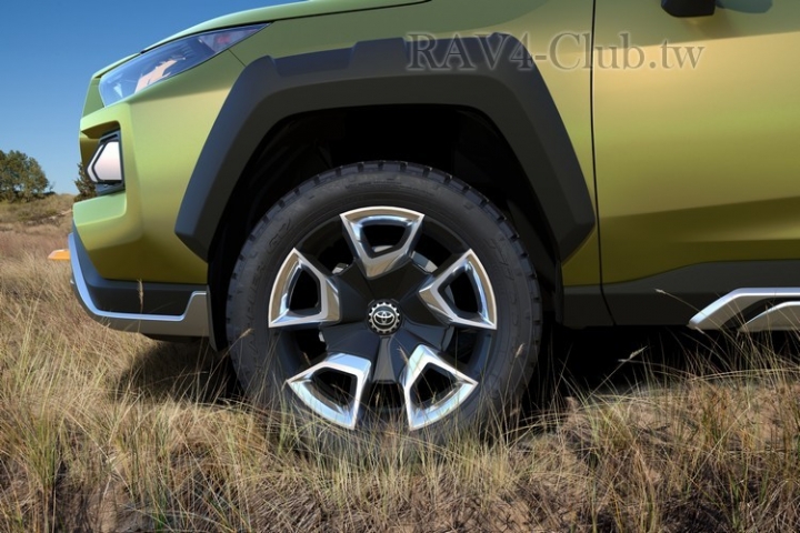 所以五代RAV4真的長這樣嗎？