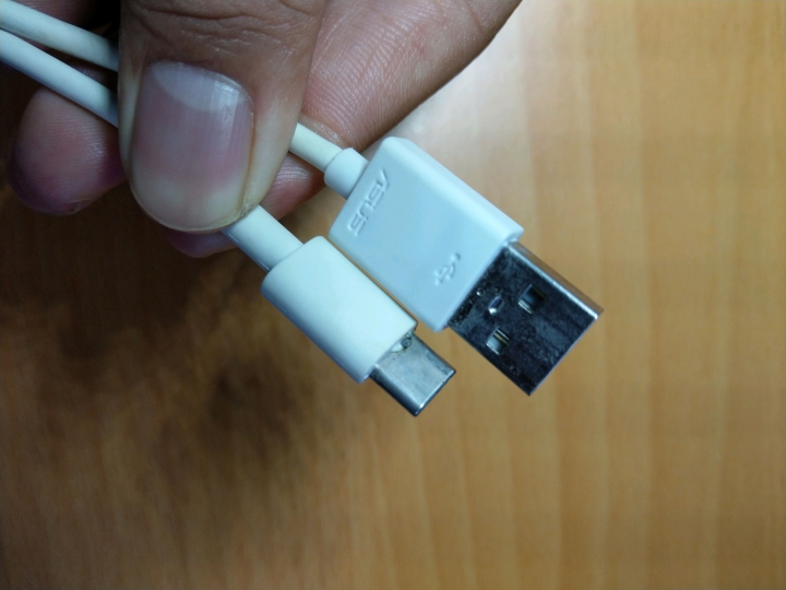 燒喔~華碩充電線燒起來啦！