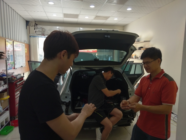 升級 原廠數字型胎壓 ACC及前部輔助 鏡片型盲點偵測系統&駛出輔助系統