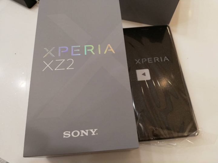 XZ2到手嚕!!!不專業開箱