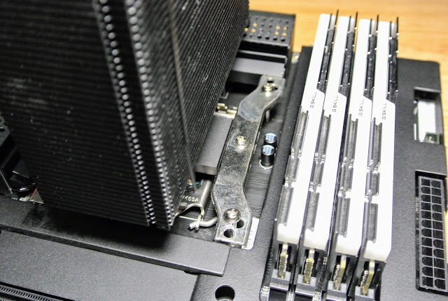 NZXT N7 Z370 潮主板 輕開箱 輕測試!