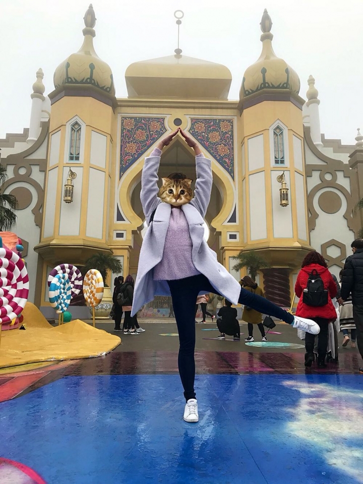 閨蜜為了省錢也買情侶票…為了到六福村拍網美照直接親下去了啦!