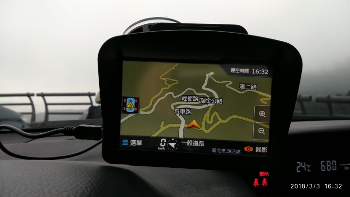 Marbella MDR II-導航+行車記錄器二合一，DIY更換電池。